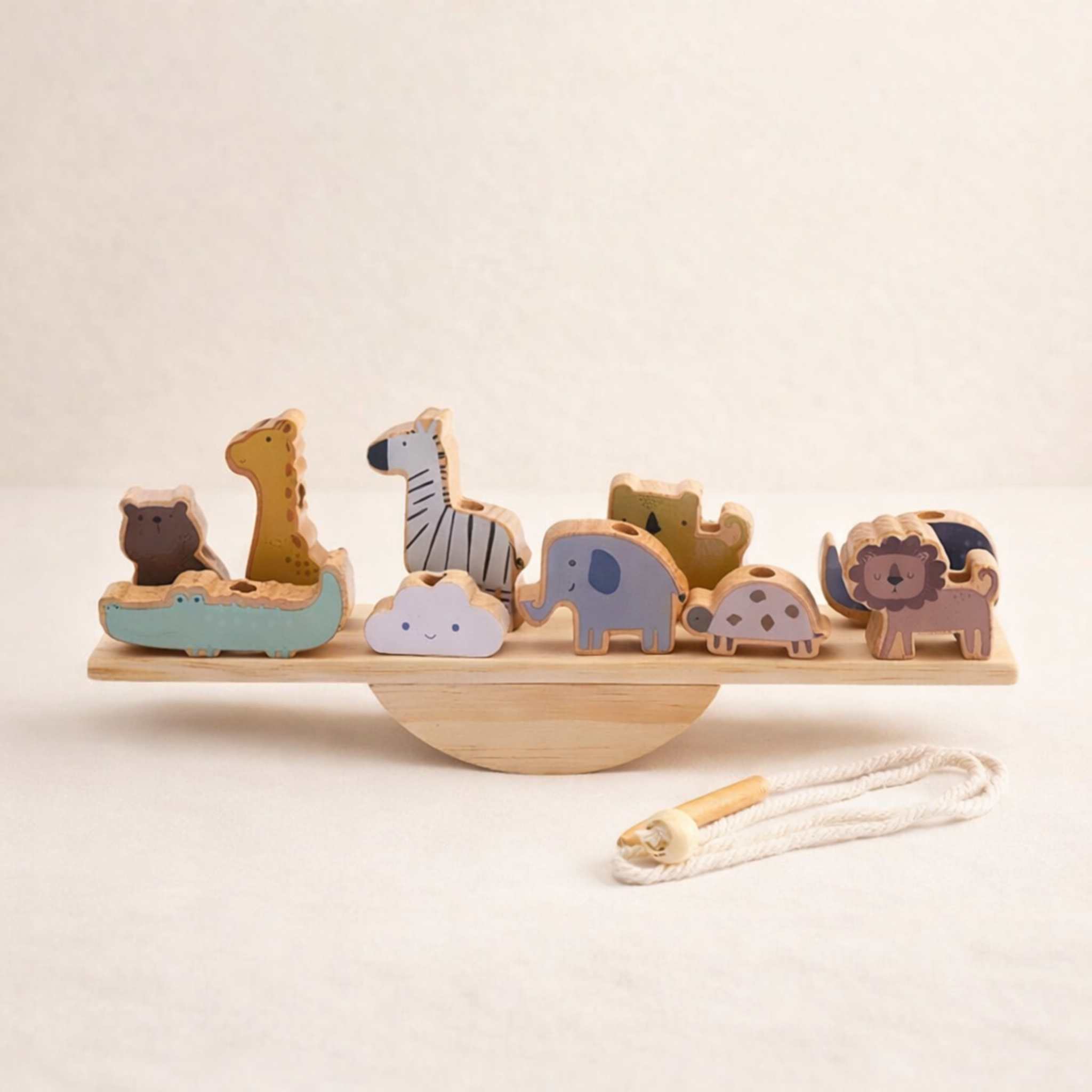 Juguete Montessori de enhebrado animal madera