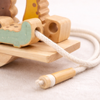 Juguete Montessori de enhebrado animal madera